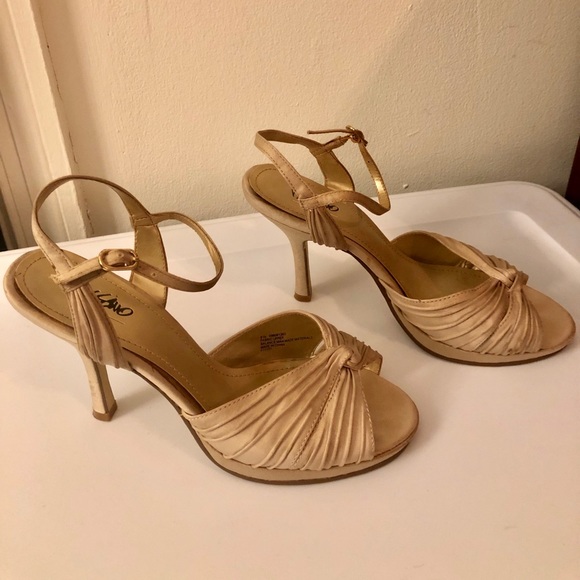 Mossimo champagne gold heels - Picture 2 of 5